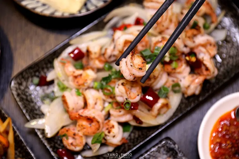 香氣四溢的川式麻辣鍋結合私房料理、功夫涼菜 營業到凌晨消夜新選擇｜洞豆腐酸白菜麻辣鍋(台中北屯火鍋) 