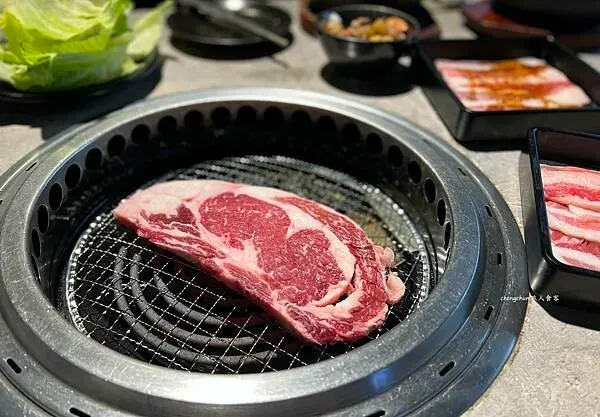 台北市萬華區美食燒肉吃到飽，肉次方燒肉放題西門峨眉店，大啖現切肋眼牛排+極上霜降和牛+牛舌