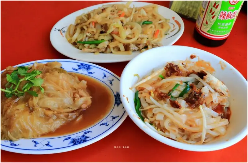 【高雄‧美濃】美濃吳粄條‧美濃客運總站一路之隔，炒粄條、乾粄條口感不錯，就是送餐超混亂