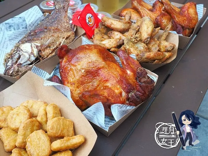 它真的不是烤雞，它是像烤雞的炸全雞，老板真的沒有騙我，還有超好吃的泰式炸魚！！