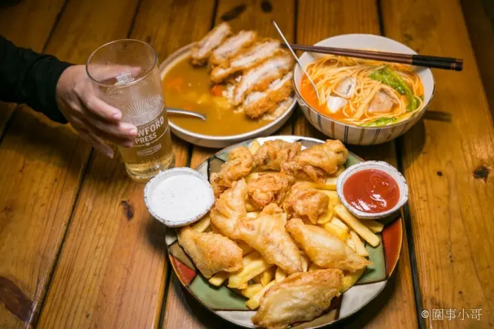 宜蘭蘇澳美食餐酒宵夜-港口小販port bistro，美味的餐點再加上讓人放鬆的環境，再來杯小酒就更完美啦！開車不喝酒喝酒不開車！