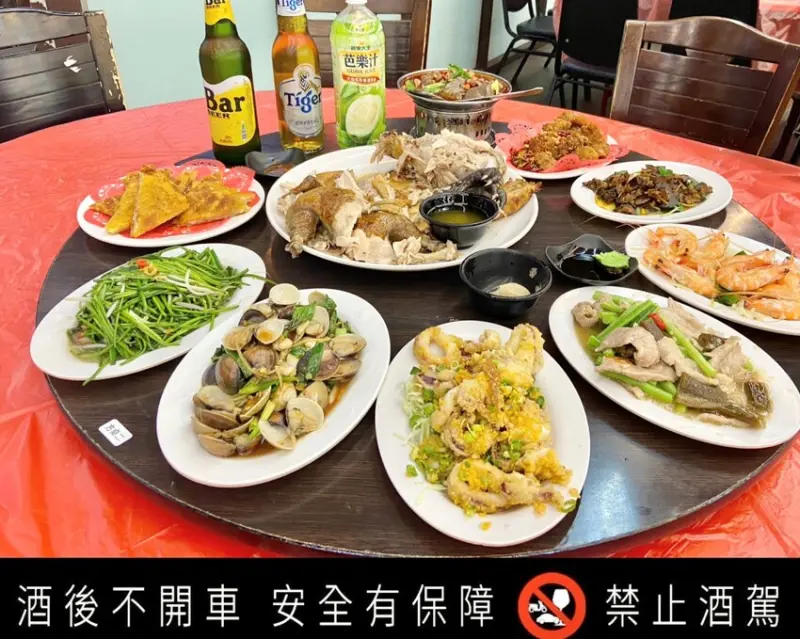 宜蘭縣五結鄉宜蘭五結美食推薦 平價海鮮熱炒 百匯窯烤雞快炒餐廳 必點龍眼木窯甕仔雞 五更腸旺 二連霸榮獲宜蘭勁好十大