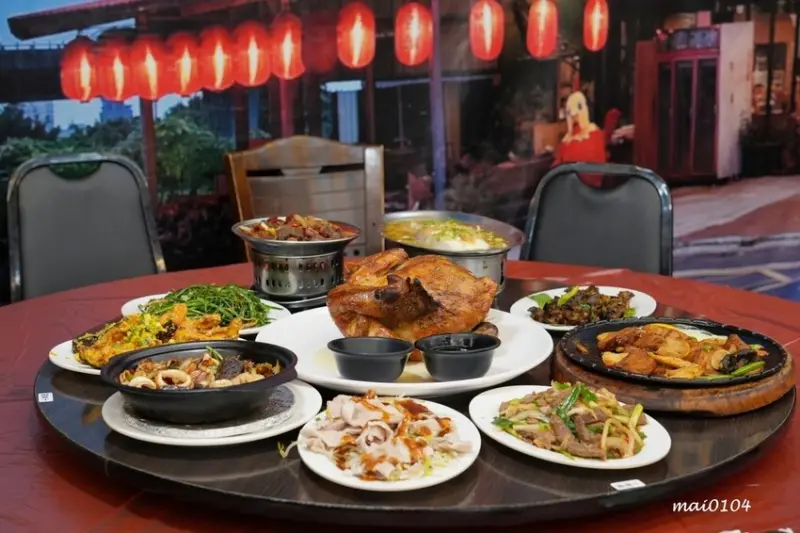 宜蘭美食推薦｜百匯窯烤雞餐廳～二連霸榮獲十大好食餐廳，窯烤雞、五更腸旺必點，好吃CP值高，出遊、聚餐首推！！