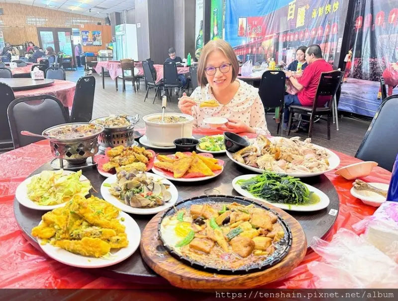 【宜蘭美食】百匯窯烤雞餐廳 │ 米其林名廚江振誠欽點，二連霸宜蘭勁好 TOP10 好食獎 │ 得獎作品窯烤雞、五更腸旺必點，近60道熱炒，味美價廉 │ 附完整菜單