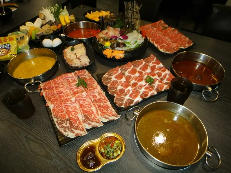 【美食】「94咖哩孃萬大鍋物」咖哩鍋、牛奶鍋、麻辣鍋，萬華推薦火鍋、台北咖哩鍋推薦、青年公園美食推薦 (附菜單)