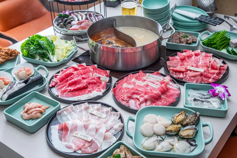 時辣苑和牛-麻辣鍋｜史上最狂麻辣鍋吃到飽，CP值高到突破天際！日本A5和牛、生食級大干貝、廣島大牡蠣無限