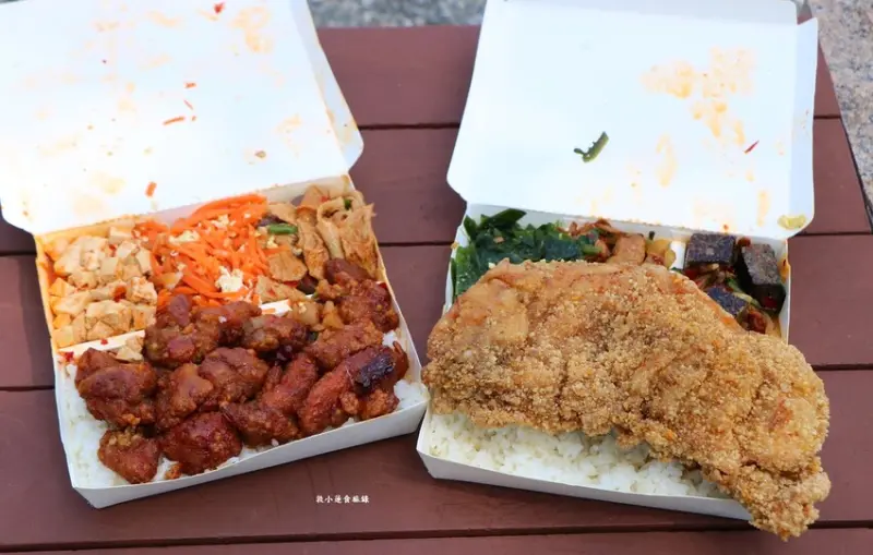 超大現炸雞排飯!!百元有找還能吃飽飽!!一盒抵二餐超省錢