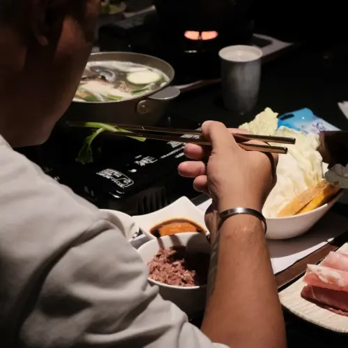 【高雄 阿蓮】大崗山夜景咖啡推薦坐看雲起時人文空間 在質感空間吃著美味火鍋看夜景