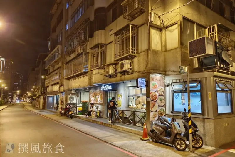 新北市新店區新北新店「小同安麵食館」食記！大坪林站2分鐘的平價經典中式麵食，豬肉捲餅、小籠包與家常炒菜