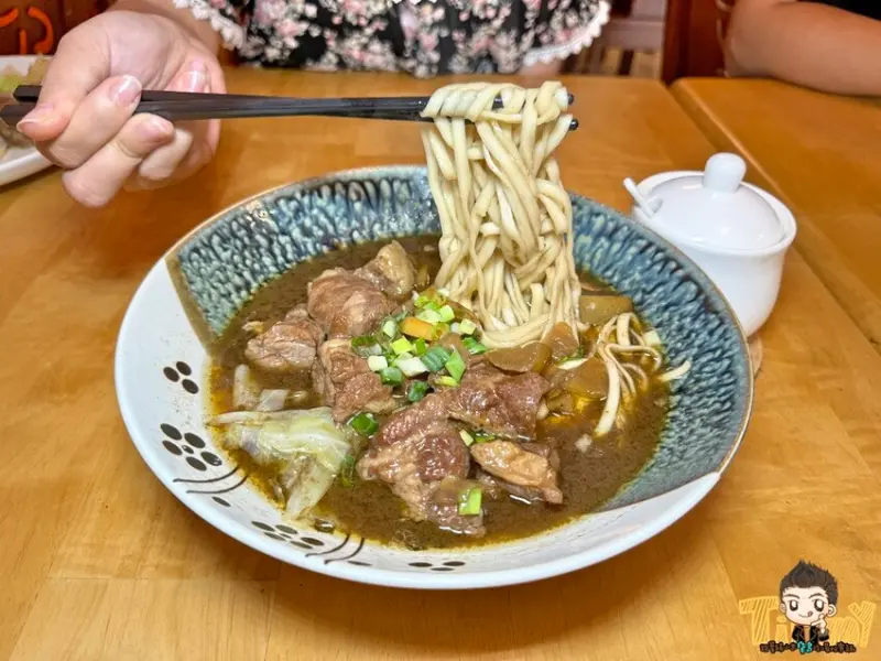 隱身竹北民宅到底賣珠寶還是賣牛肉麵？老闆只用6個月大的小犢牛來做牛肉麵😎--跟著踢小米吃喝玩樂趣