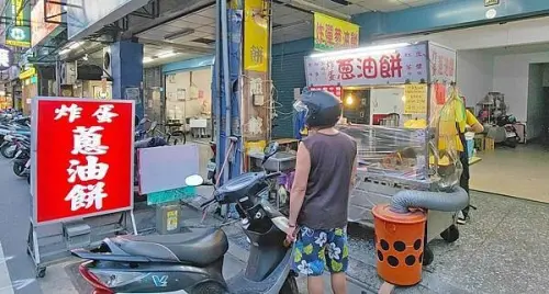 大仁街炸蛋蔥油餅｜板橋好吃的爆蛋蔥油餅