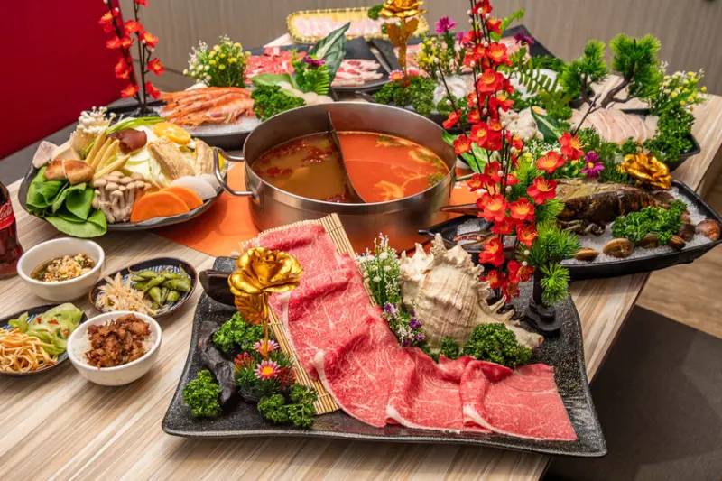 橘子火鍋-嘉義店｜佛心到一個極致！CP值爆高海陸鍋物套餐，澎湃自助吧無限吃到飽