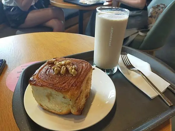 桃園國際機場第二航廈~北側觀景台5樓星巴克~南側觀景台5樓3D彩繪圖超好拍~偽出國最佳趣處~