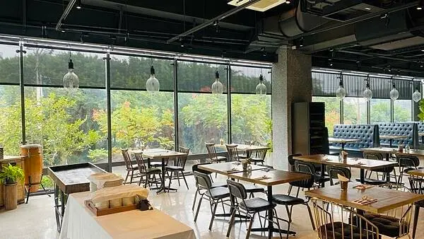 基隆森林系景觀餐廳【RAIN DANCE 雨舞餐廳】隱藏版無國界料理/倉箱蜜境文旅/三面環山玻璃屋餐廳/外帶DIY霜淇淋只要30元/平溪深澳線美食/基隆山海一日遊