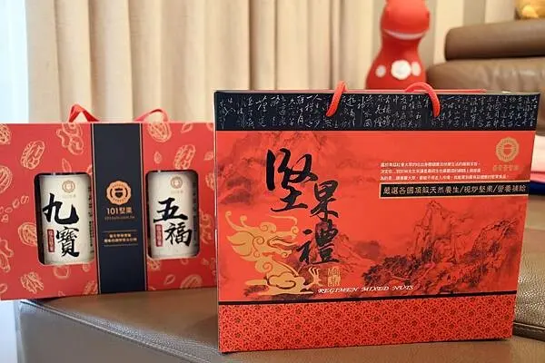 挑選好的堅果禮盒並不難，堅持五分熟堅果且以手工挑果的方式，講究健康好滋味，都在【101堅果養生館】＊新