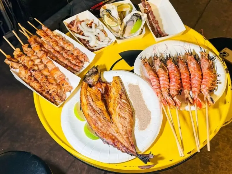 2023 花蓮東大門夜市必吃美食01》花蓮銅板燒干貝海鮮燒烤 東大門夜市店 I 花蓮美食旅遊之夜市美食篇01 - 理智派的生活手札