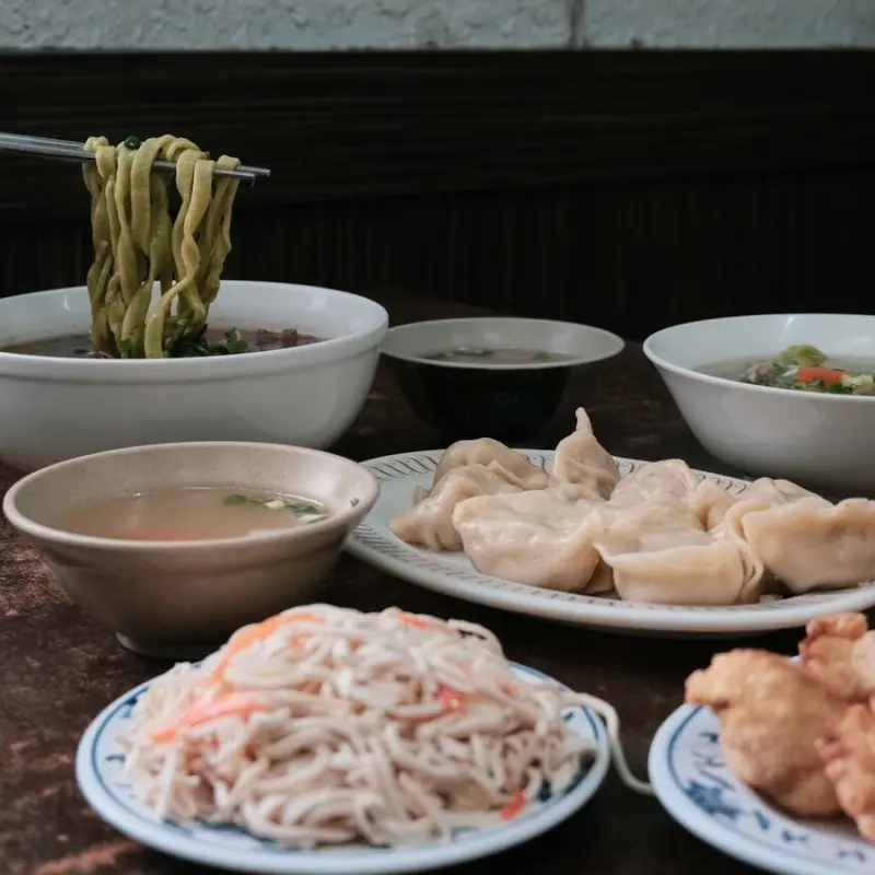 【台南 東區】每日現揉蔬菜刀削麵 林森余家蔬菜刀切麵 饕客必點炸水餃