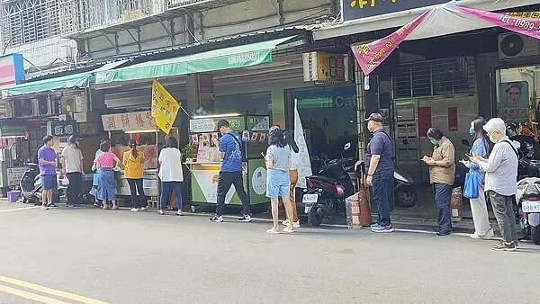 楊媽媽潤餅捲｜無時無刻都要排隊的爆人氣潤餅捲