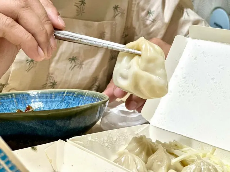 小蔡湯包-軍功路上的好吃湯包來囉，還有少見的牛肉湯包！