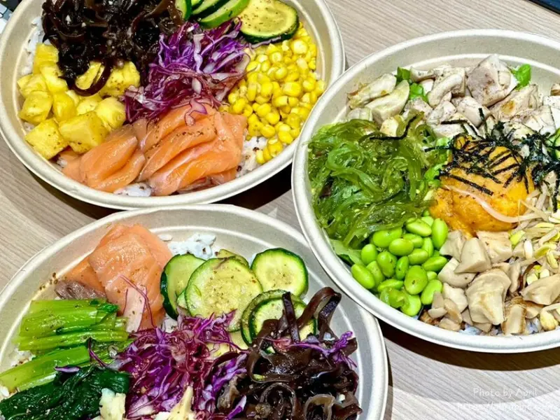 中國醫附近新開的彩碗-五義店，生意超好要排隊！