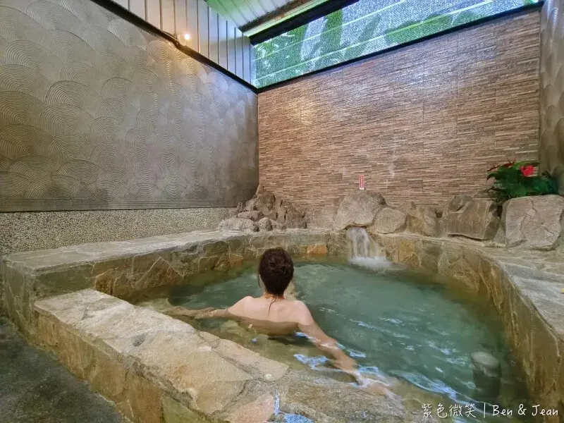 春水笈溫泉湯屋》礁溪平價溫泉湯屋，雙人湯屋平均一人不到200元，大眾池120元無限時