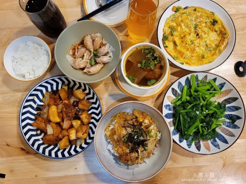 台南安平區《日常餐館》平價家常菜｜首推肉香湯濃「排骨酥湯」必點｜日常的美味，熟悉的味道｜餓了嗎？來上幾道下飯的家常菜，填飽一天的飢餓