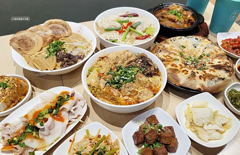 人氣四川燃麵墨竹亭新菜單全面啟動！！！銷魂川味麵食一吃就上癮，還有各式手作功夫菜、開胃菜任你選！！