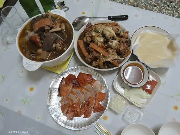 嘉義美食 烤鴨推薦【蔡氏鴨庒】一鴨三吃：片鴨/骨炒/麻辣冒鴨鍋 一次品嚐多種料理手法及滋味 外帶烤鴨新享受