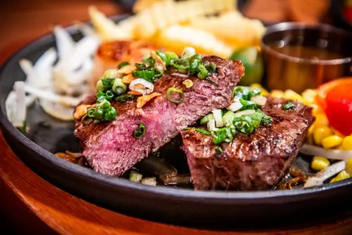 桃園市龜山區炙り庵steak 牛排龜山長庚店｜牛排厚切就是過癮！還有牛筋湯、牛滷飯無限量吃到飽