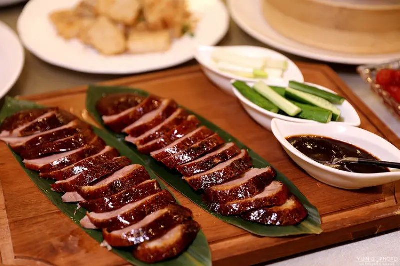 激推四人片鴨三吃任你搭！櫻桃鴨現場片鴨秀｜晶宴會館新品牌-晶粵軒烤鴨餐廳