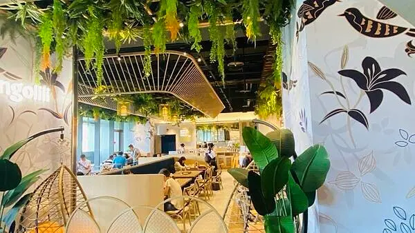 新店裕隆城景觀餐廳【英格利利】裕隆城森林系網美餐廳/招牌必點圓形可愛粉撲鬆餅/浪漫英倫風下午茶餐廳