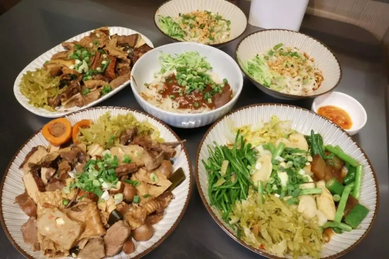 【台南海安路滷味】丹瓦樓東北老滷特色滷味  必點波辣麵/小酥肉