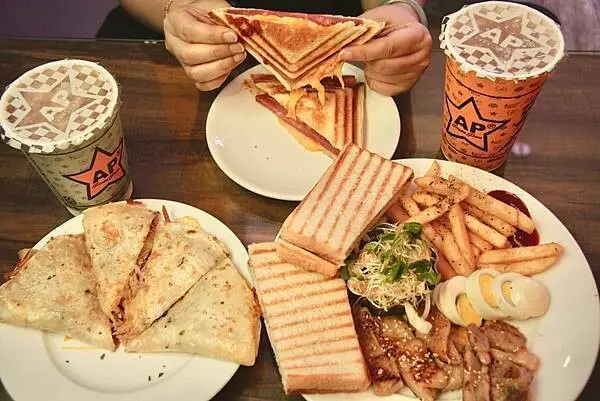 【美食】亞譜熱壓三明治廚房｜台北桂林早午餐｜把蛋餅做成台式披薩!!!