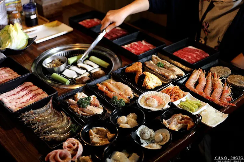 台中市南區燒肉眾13周年慶！只需加50元銅板價升級海陸吃到飽＆生日號碼對對碰 肉肉控的天堂｜燒肉眾精緻炭火燒肉(台中