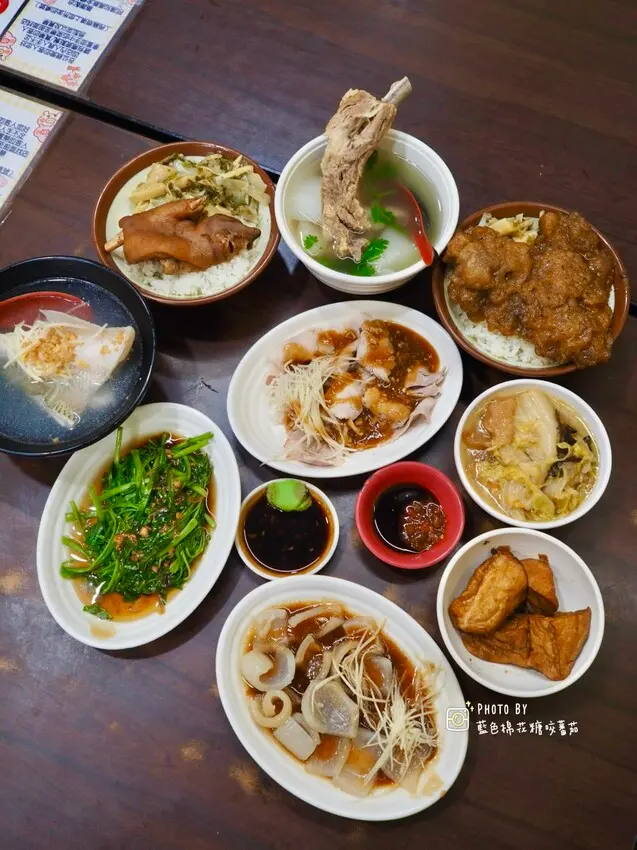 台北市萬華區台北萬華廣州街美食 ahong阿鴻知高飯鱸魚湯 擁有五十年以上歷史的老店，24小時營業 獨特古早味深受老饕喜愛