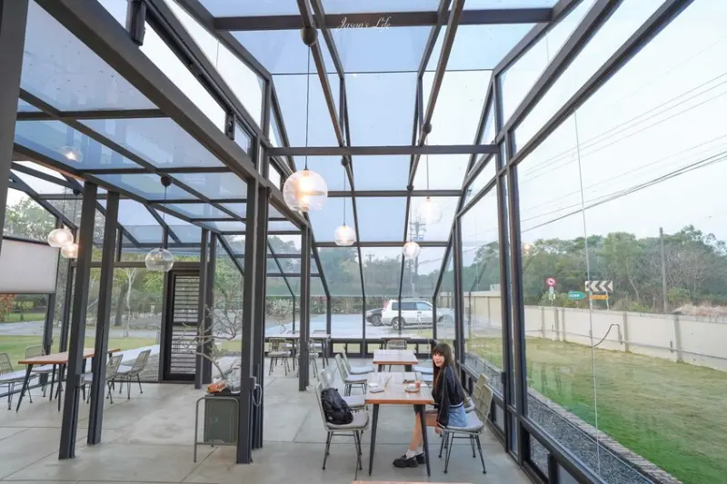 屏東縣潮州鎮【屏東潮州｜美食】旅 X 潮州 Homestay & Café。採全預約制，屏東潮州透明屋咖啡廳，遠眺大武山美景