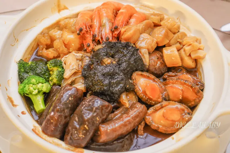 總統級國宴主廚與台灣食神聯手打造頂精台灣阿舍宴，限時優惠預約一組送一組！吃黑鮪魚拼盤、奢華鮑魚盆菜、天花板雞湯就先回本