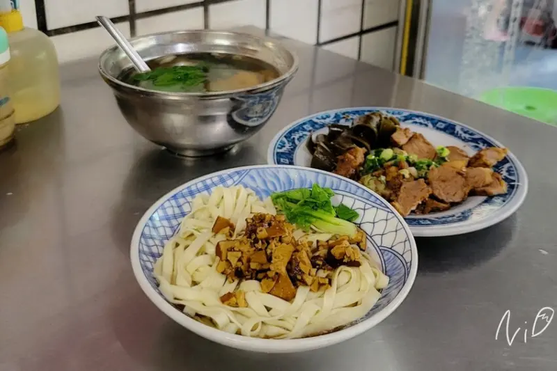 [嘉義朴子]內厝外省麵老店。麻醬麵/珍珠餛飩湯/滷菜。熱門朴子在地小吃!