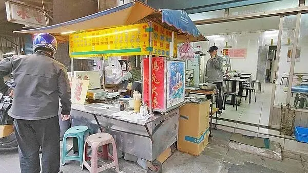 鍋貼水餃牛肉麵｜隱藏在板橋江子翠捷運站附近超便宜又好吃的水餃店