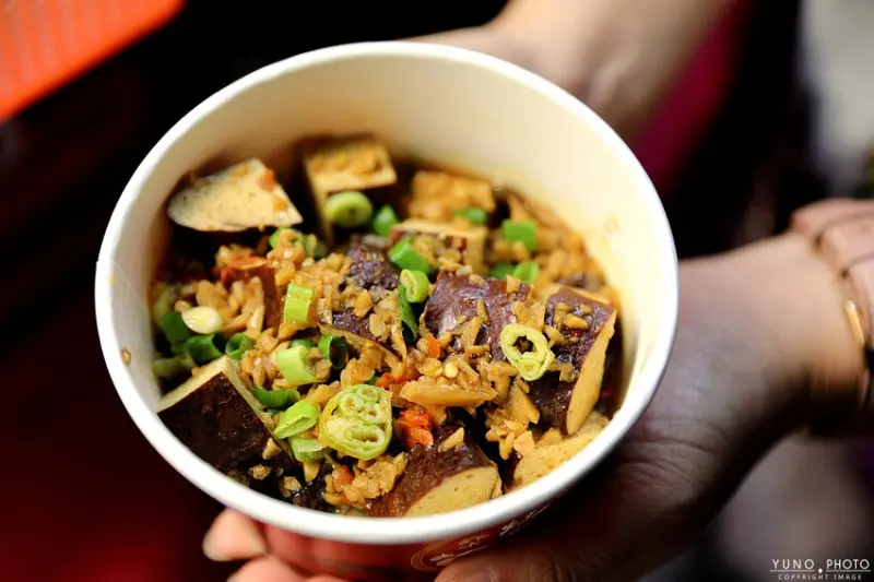 大溪手工烏龍豆干 蒜香撲鼻夠味！加上手工辣椒更對味 宵夜小酌神隊友