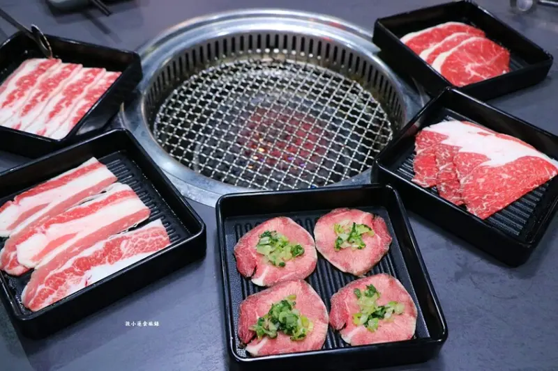 最美的燒烤店就在這，海鮮、鮮蝦、牛肉、生蚵無限量供應吃到飽