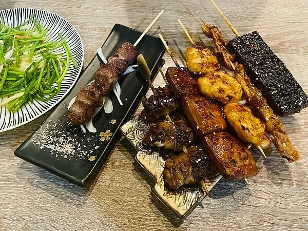 ||吃。花蓮|| 炭吉燒烤 平價串燒熱炒都好吃