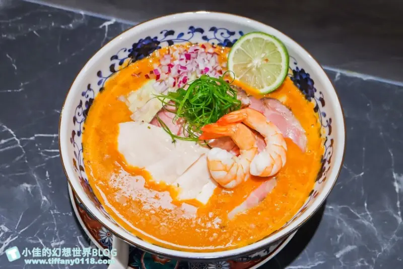 [台中美食]麵屋海鳴拉麵/蝦濃湯的人氣排隊拉麵/每日限量的海鮮類拉麵/台中拉麵推薦