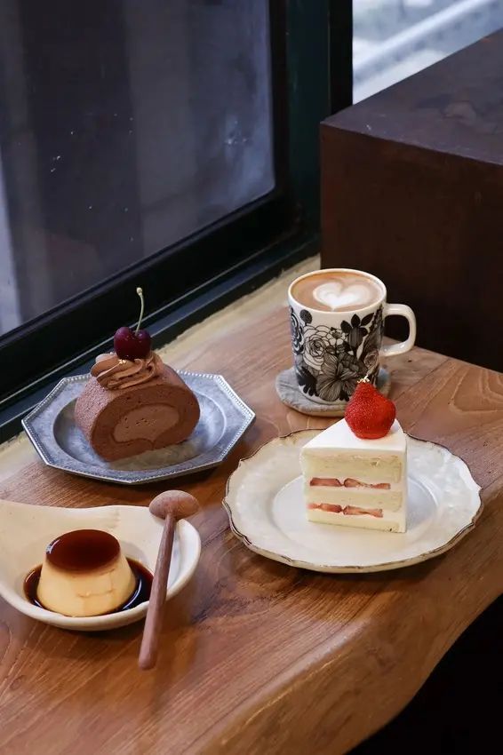 桃園龜山咖啡廳 草莓蛋糕 焦糖布丁