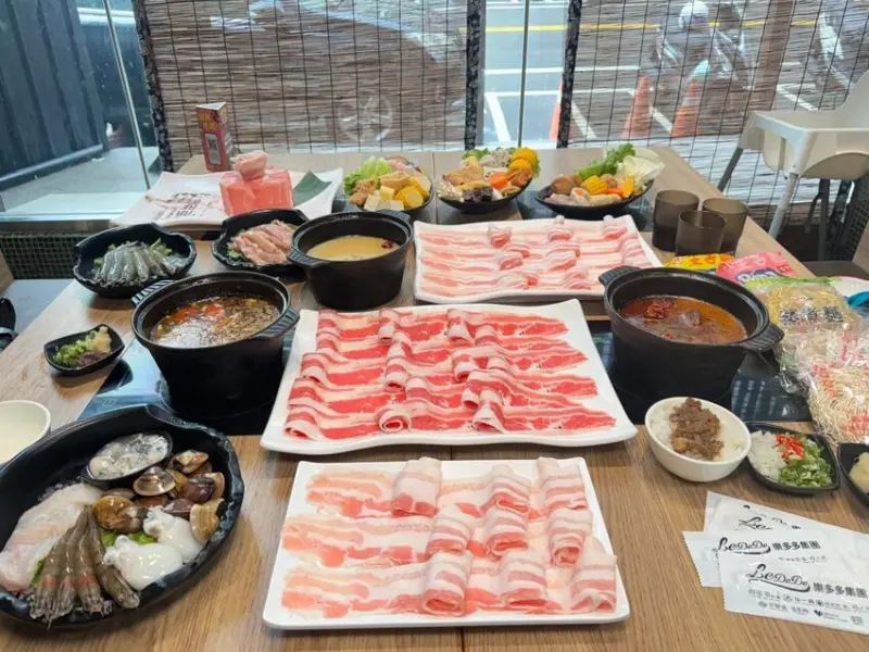 彰化縣員林市員林火鍋推薦肉多多火鍋員林育英店｜大學生最愛自助吧吃到飽的火鍋宵夜名店～激推爆炒招牌石頭湯、川府麻辣