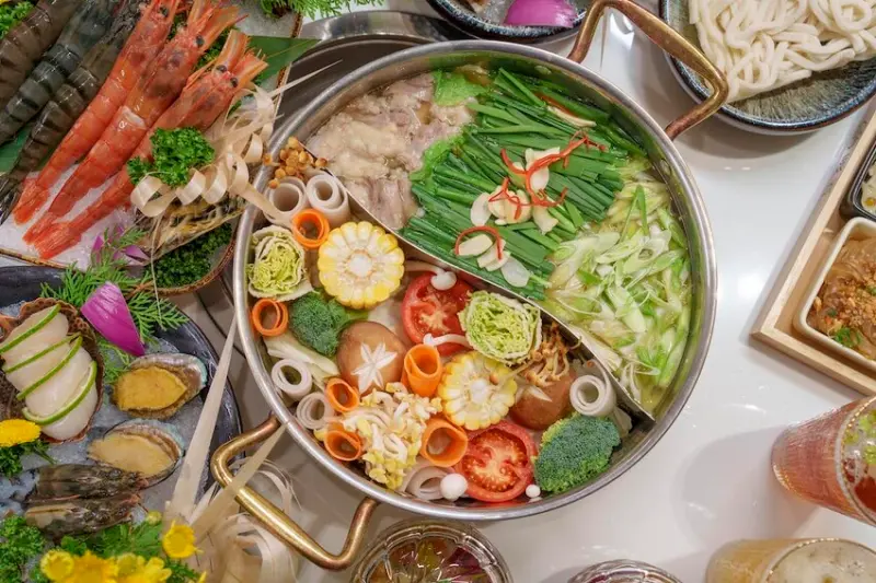 竹北高質感品牌「暖肴」｜高檔精緻的創意鍋物！頂級A5和牛實在太幸福！ · 算命的說我很愛吃