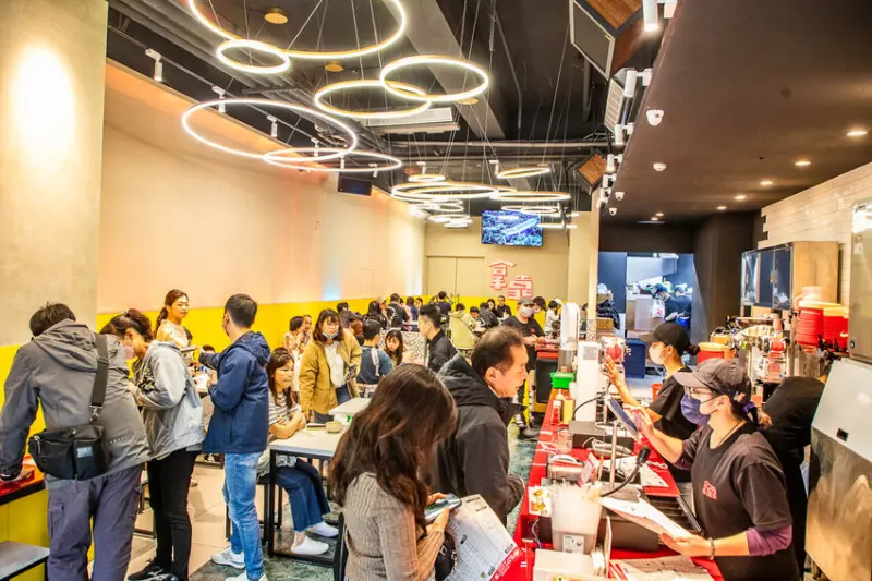 拿靠早午餐 林口仁愛店｜人山人海超人氣早餐店，清爽不油極脆脆皮蛋餅！