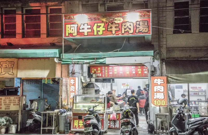 阿牛仔牛肉湯｜溫體牛肉湯只要100元！內用肉燥飯還吃到飽