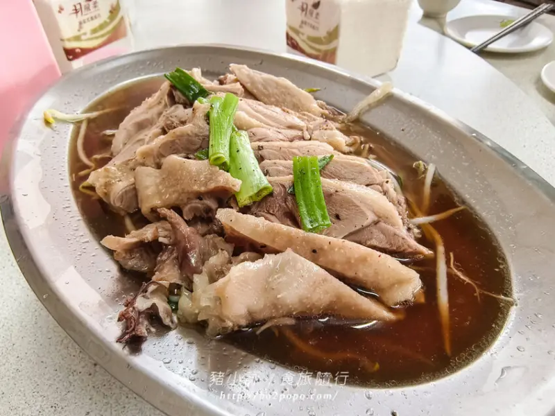 台南。鹽水》大群鵝肉店。近橋南老街、月津港