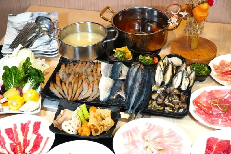 台中美食｜築崎相撲鍋物 290元起火烤兩吃吃到飽 台中聚餐餐廳推薦
